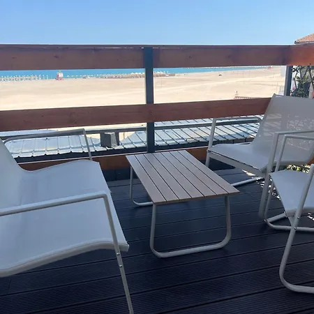 La Playa - Situat Pe Plaja Cu La Mare *